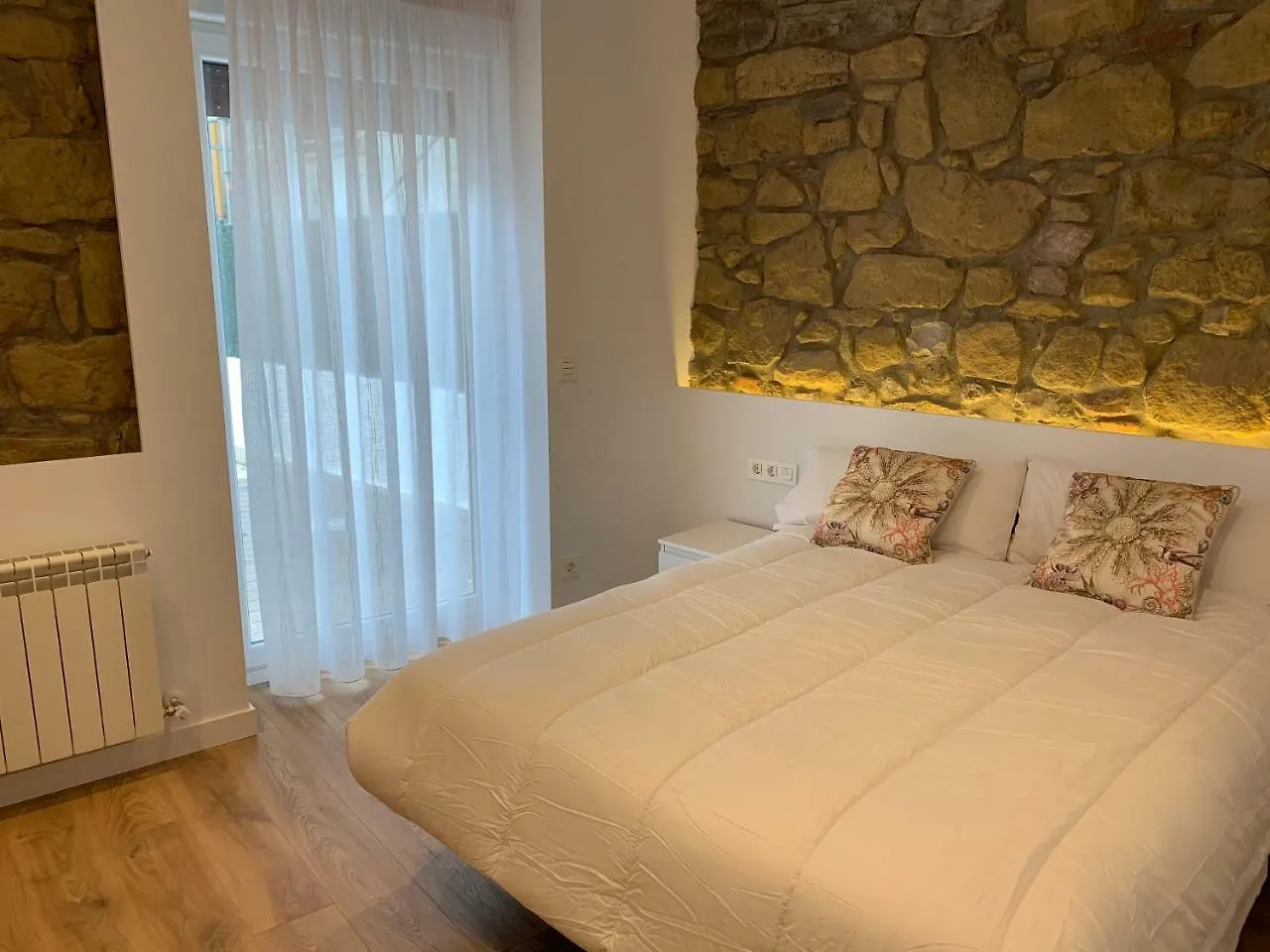 Arena Apartamento - Perla Boutique Apartamentos contacts